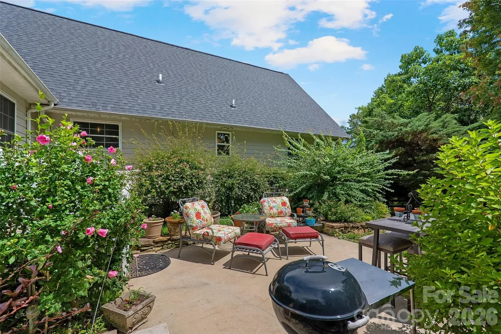 15 Willow Knolls Drive Weaverville NC 28787