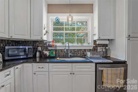15 Willow Knolls Drive Weaverville NC 28787