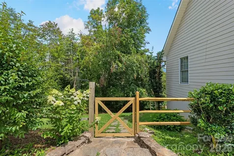15 Willow Knolls Drive Weaverville NC 28787