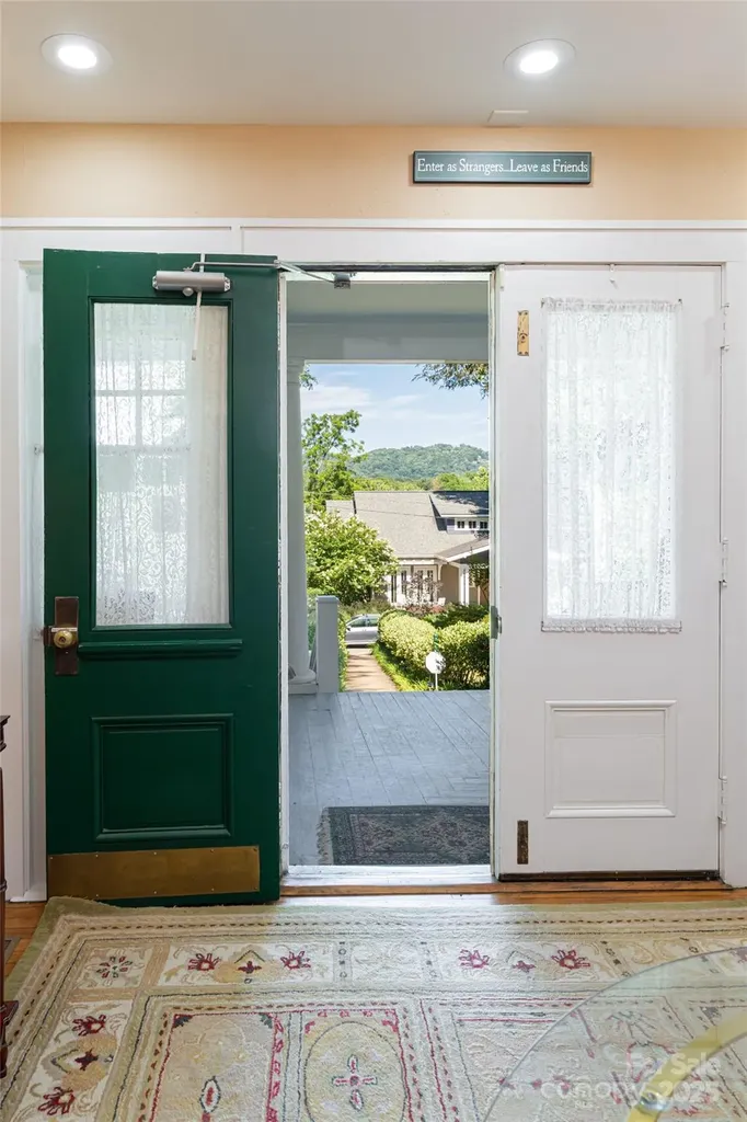 46 Cumberland Circle Asheville NC 28801