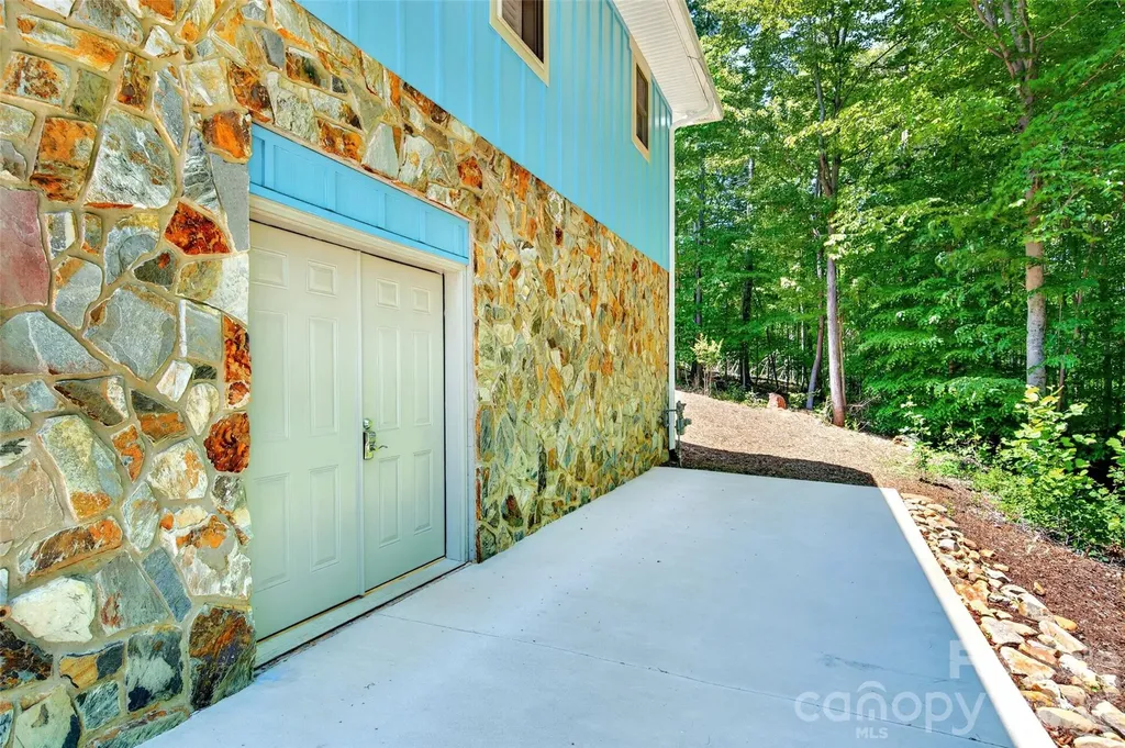 225 Henrys Glen Drive Morganton NC 28655