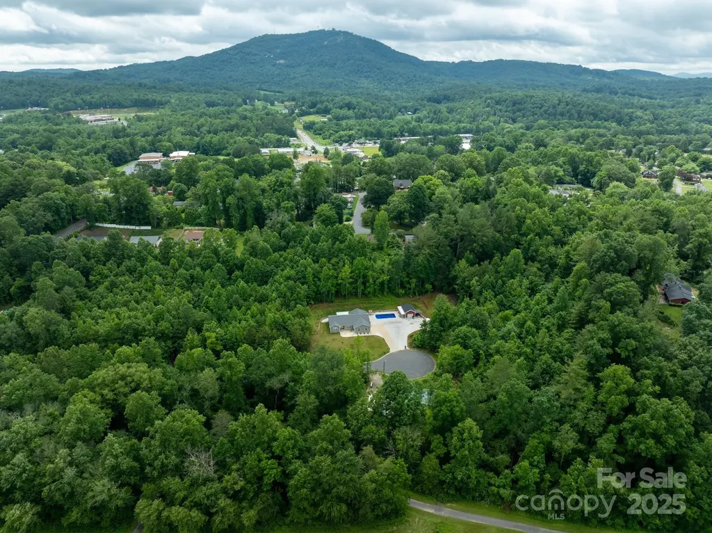 1047 Williamsburg Drive Lenoir NC 28645
