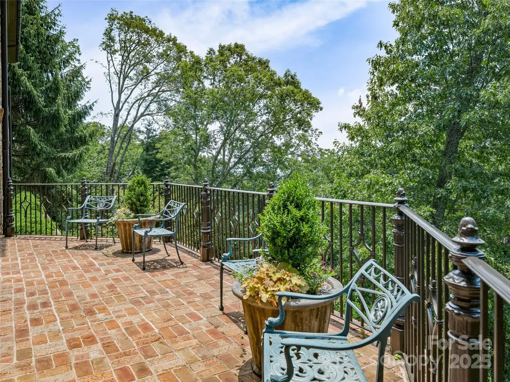 234 Skycliff Drive Asheville NC 28804