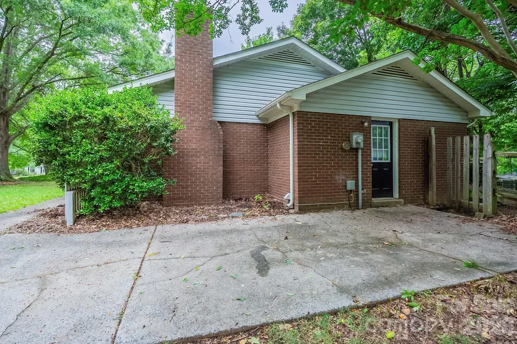 6410 Pineburr Court Charlotte NC 28211