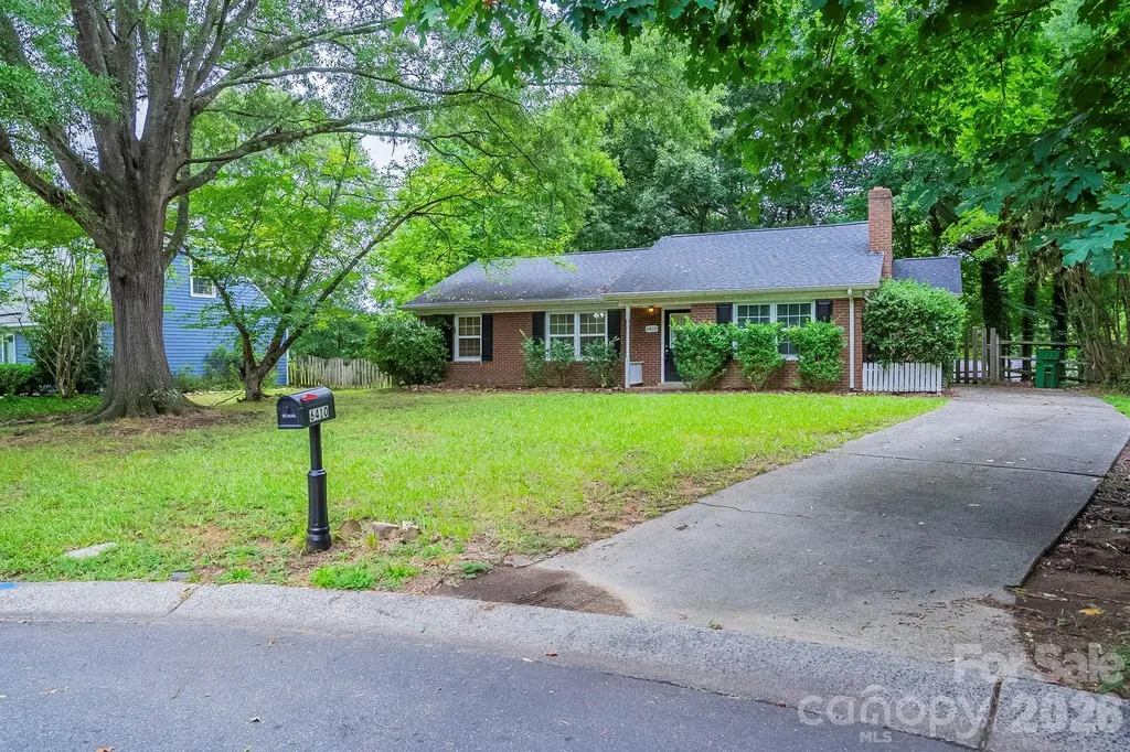 6410 Pineburr Court Charlotte NC 28211