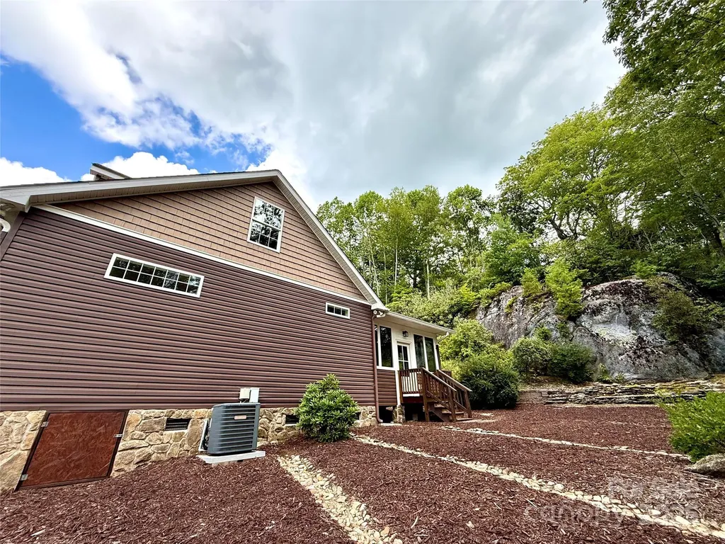 7230 Hideaway Lane Newland NC 28657