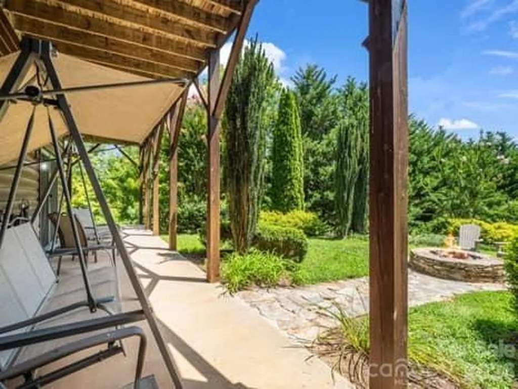 202 Panorama Drive Nebo NC 28761