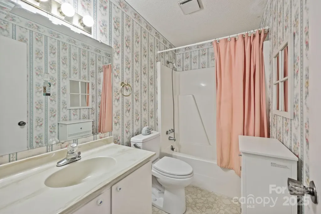 47 Edgewood Avenue NE Concord NC 28025