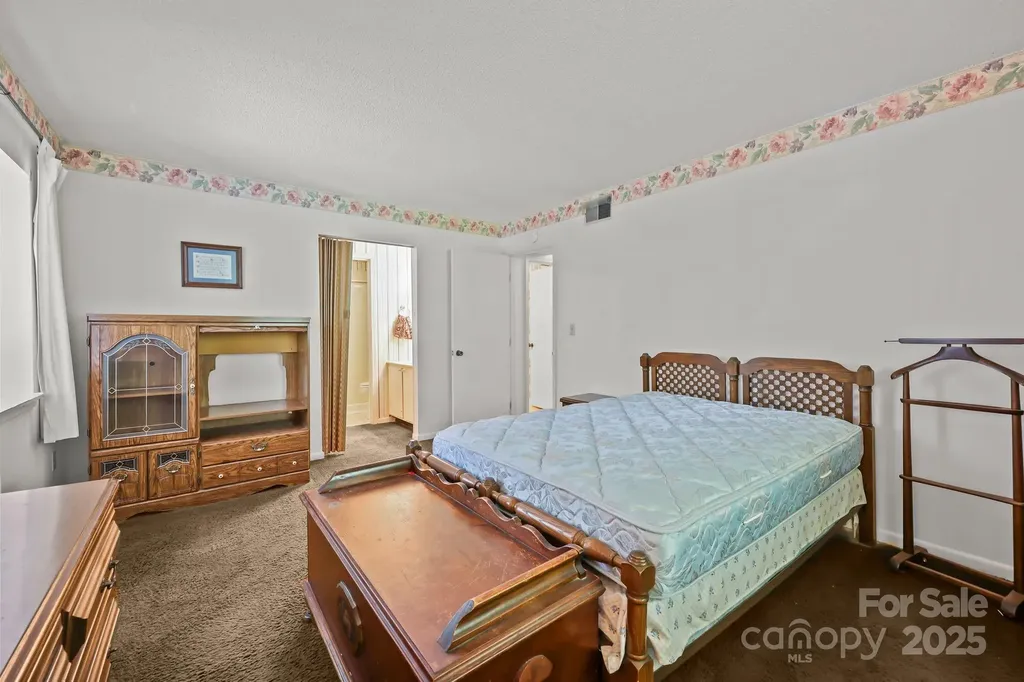 47 Edgewood Avenue NE Concord NC 28025
