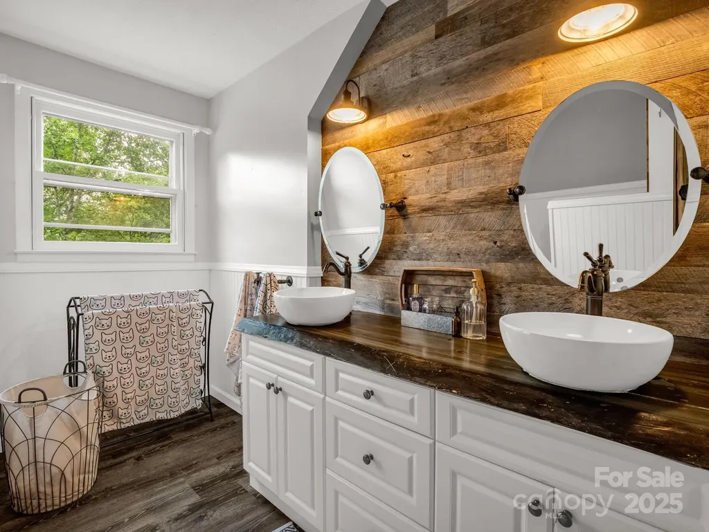 1145 Bearwallow Mountain Road Hendersonville NC 28792