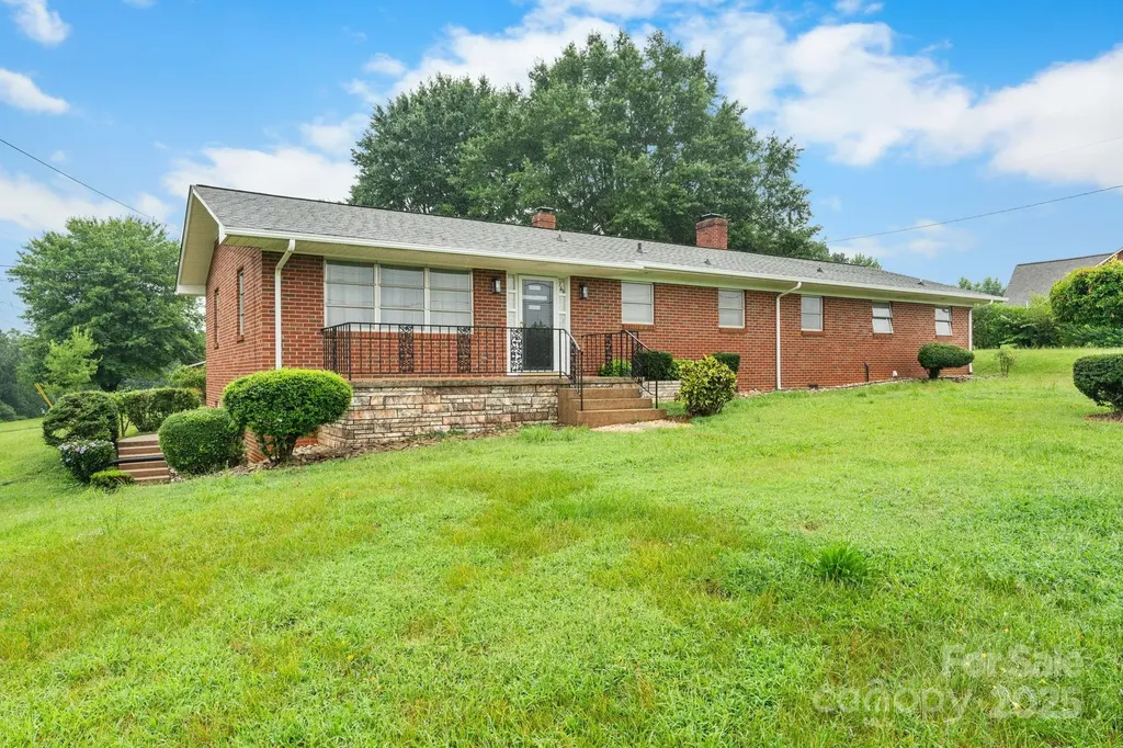 2761 Highland Avenue NE Hickory NC 28601