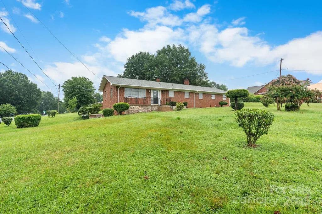 2761 Highland Avenue NE Hickory NC 28601