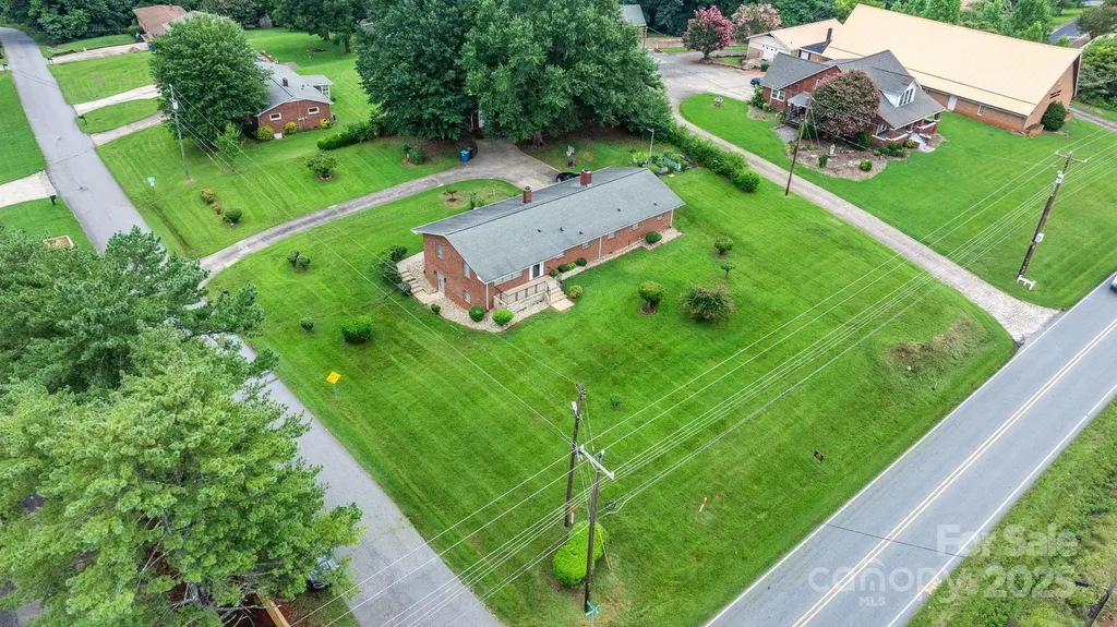 2761 Highland Avenue NE Hickory NC 28601