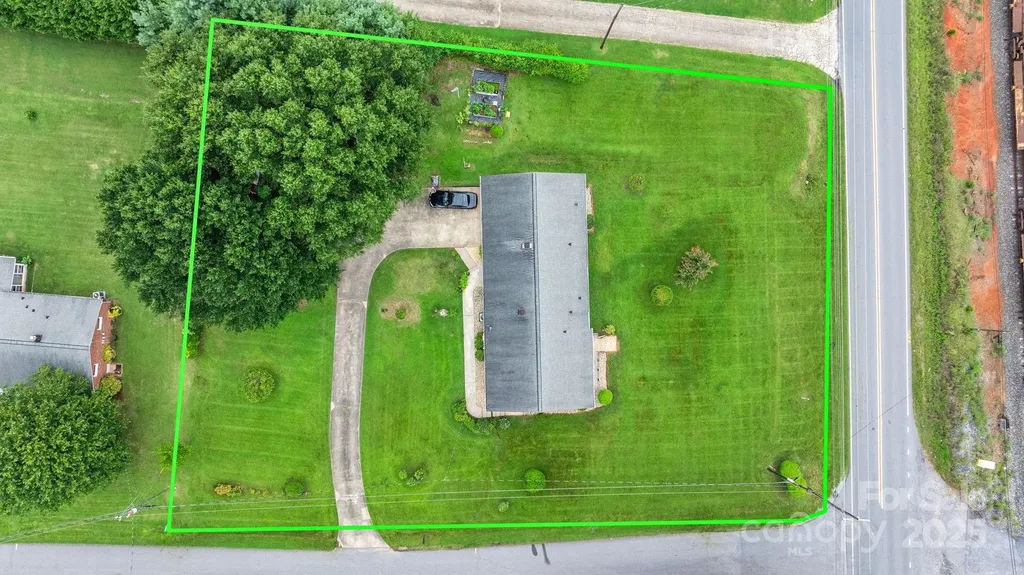 2761 Highland Avenue NE Hickory NC 28601