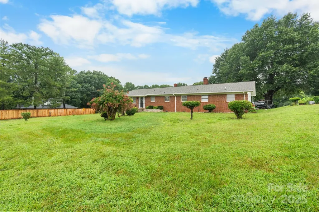 2761 Highland Avenue NE Hickory NC 28601