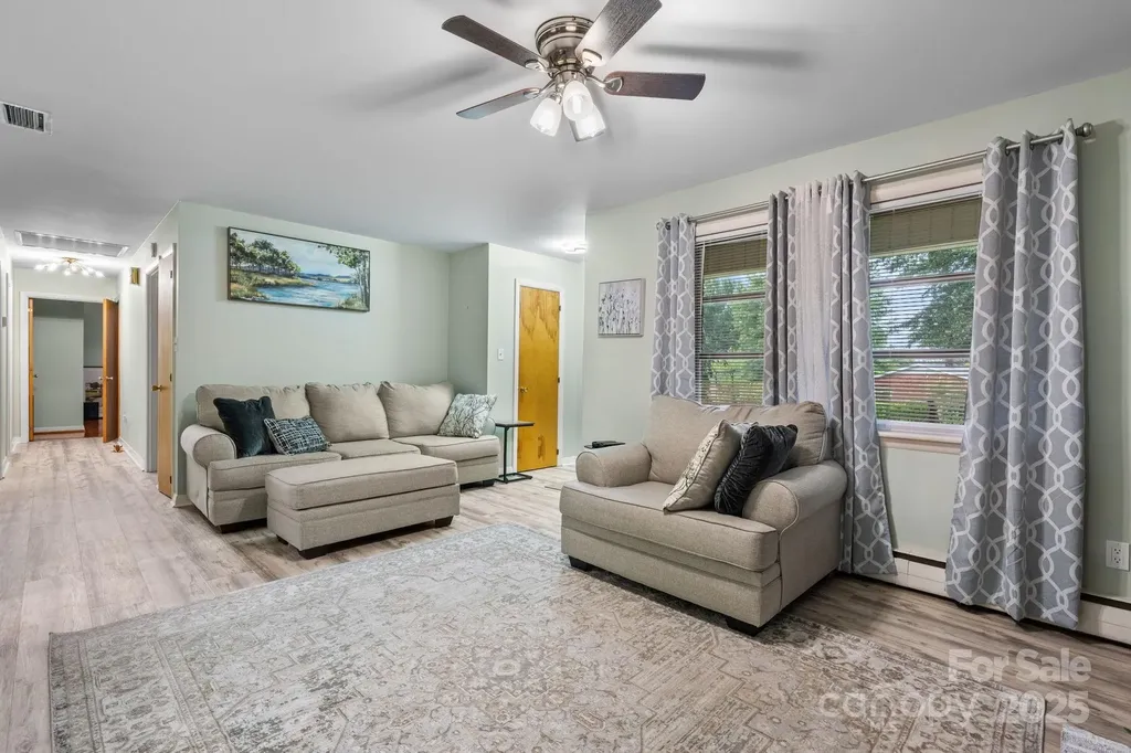 2761 Highland Avenue NE Hickory NC 28601