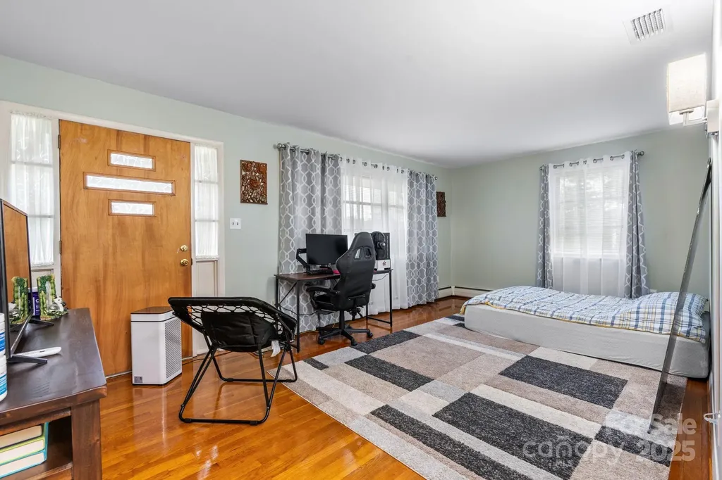 2761 Highland Avenue NE Hickory NC 28601