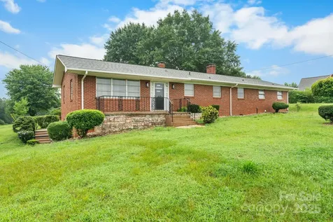 2761 Highland Avenue NE Hickory NC 28601