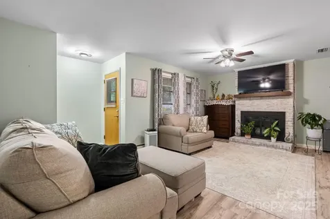 2761 Highland Avenue NE Hickory NC 28601