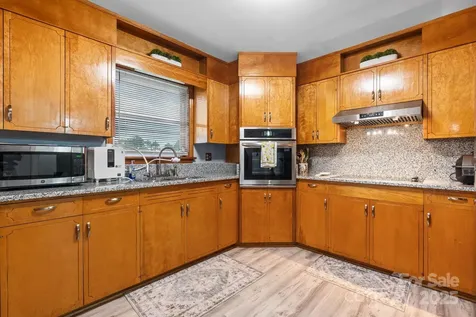 2761 Highland Avenue NE Hickory NC 28601