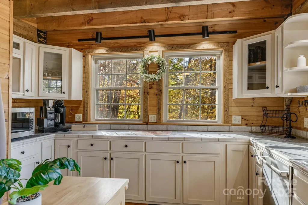 185 Blossom Ridge Leicester NC 28748