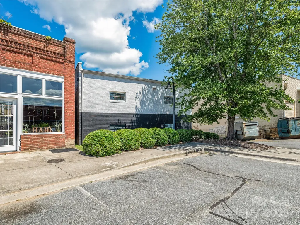105 W Henderson Street Marion NC 28752