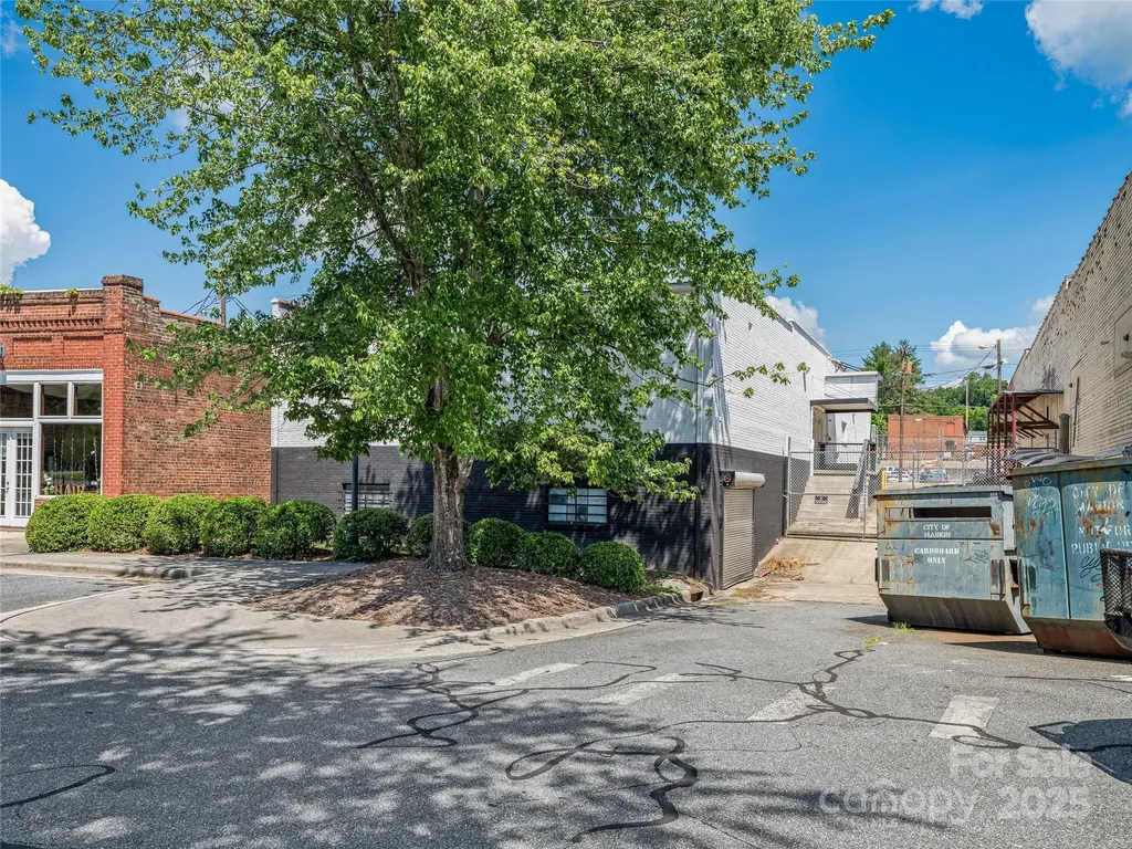 105 W Henderson Street Marion NC 28752