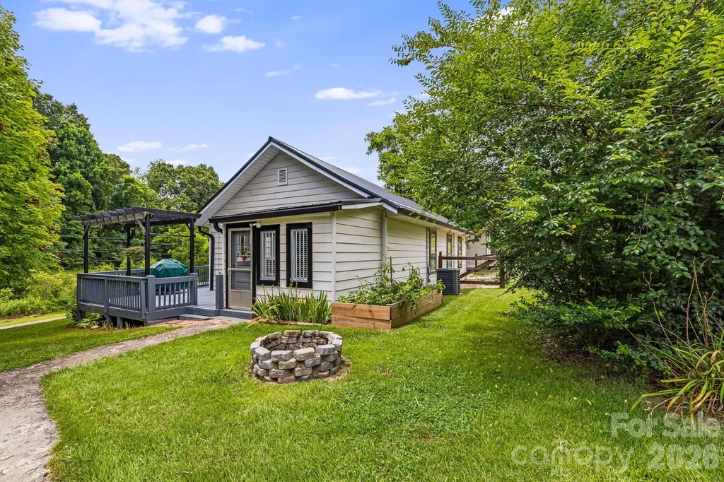 29 Ponder Street Mars Hill NC 28754