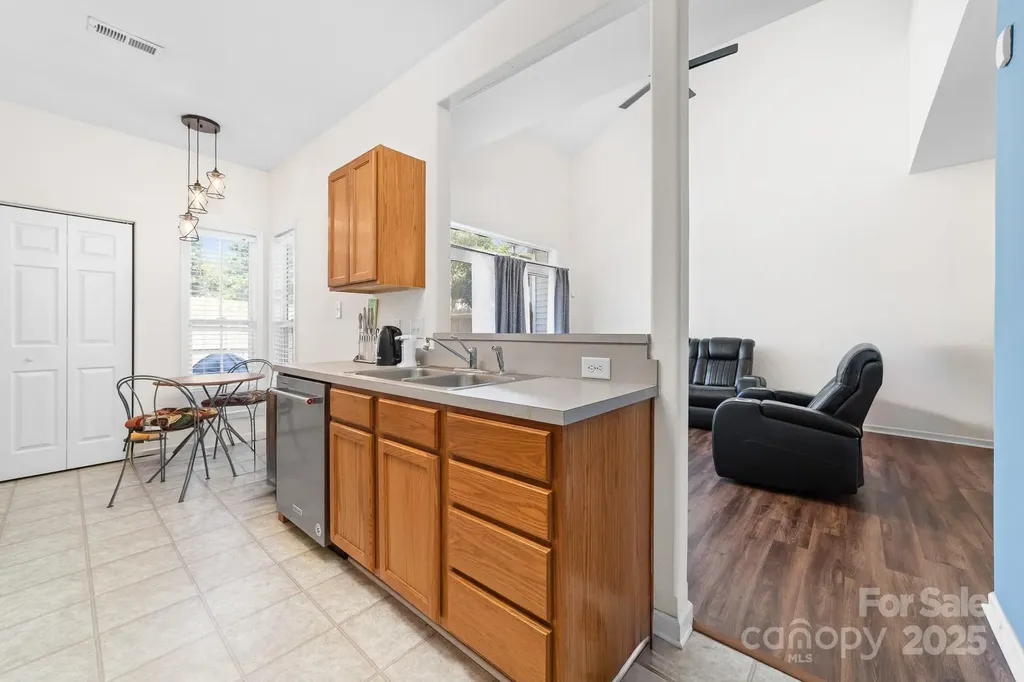 4313 Eaves Lane Charlotte NC 28215