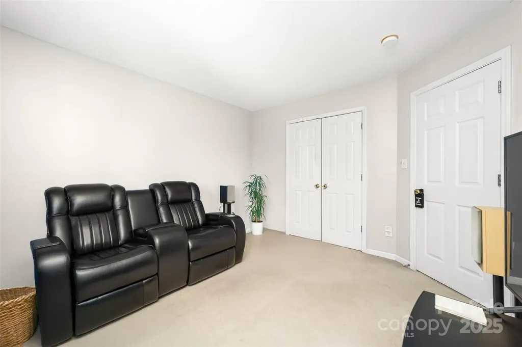 4313 Eaves Lane Charlotte NC 28215