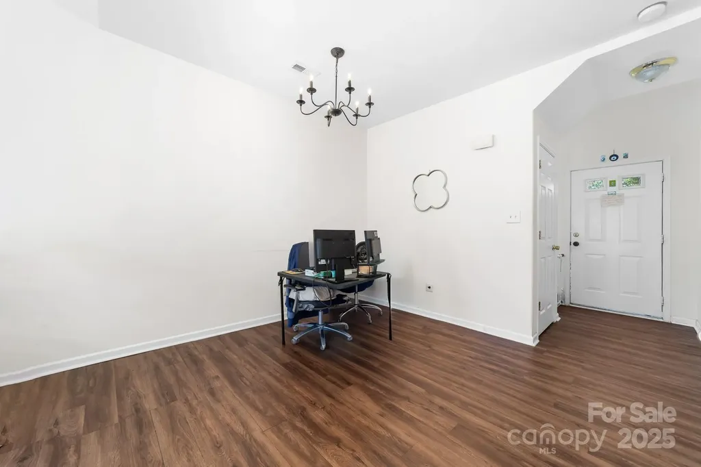 4313 Eaves Lane Charlotte NC 28215