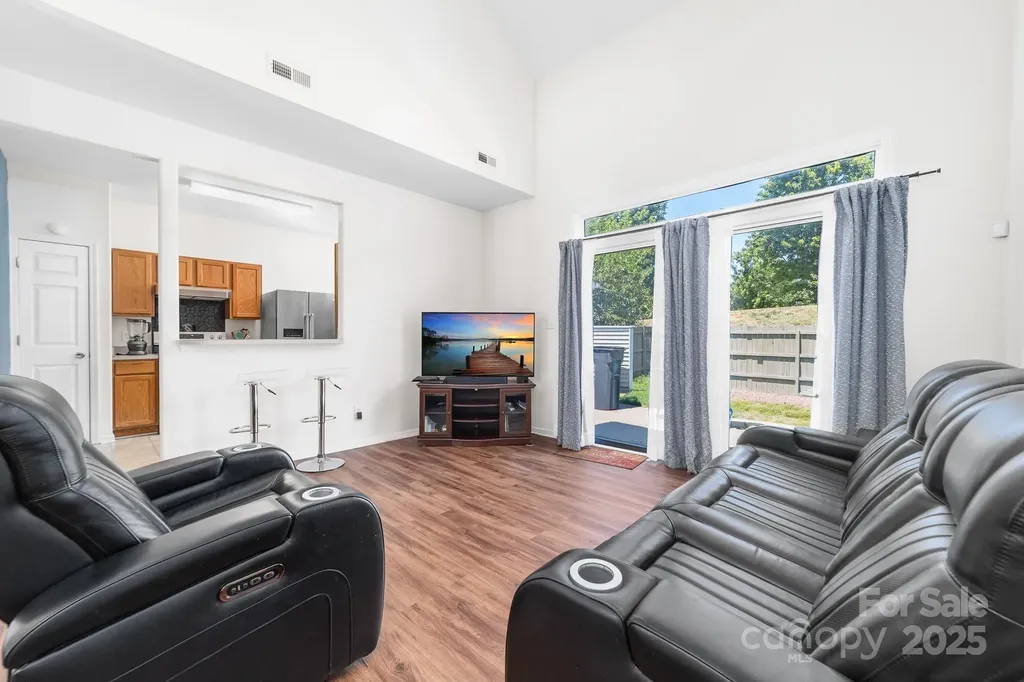 4313 Eaves Lane Charlotte NC 28215