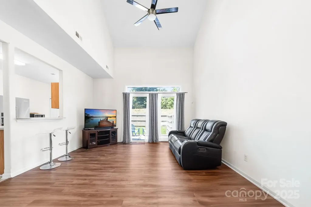 4313 Eaves Lane Charlotte NC 28215