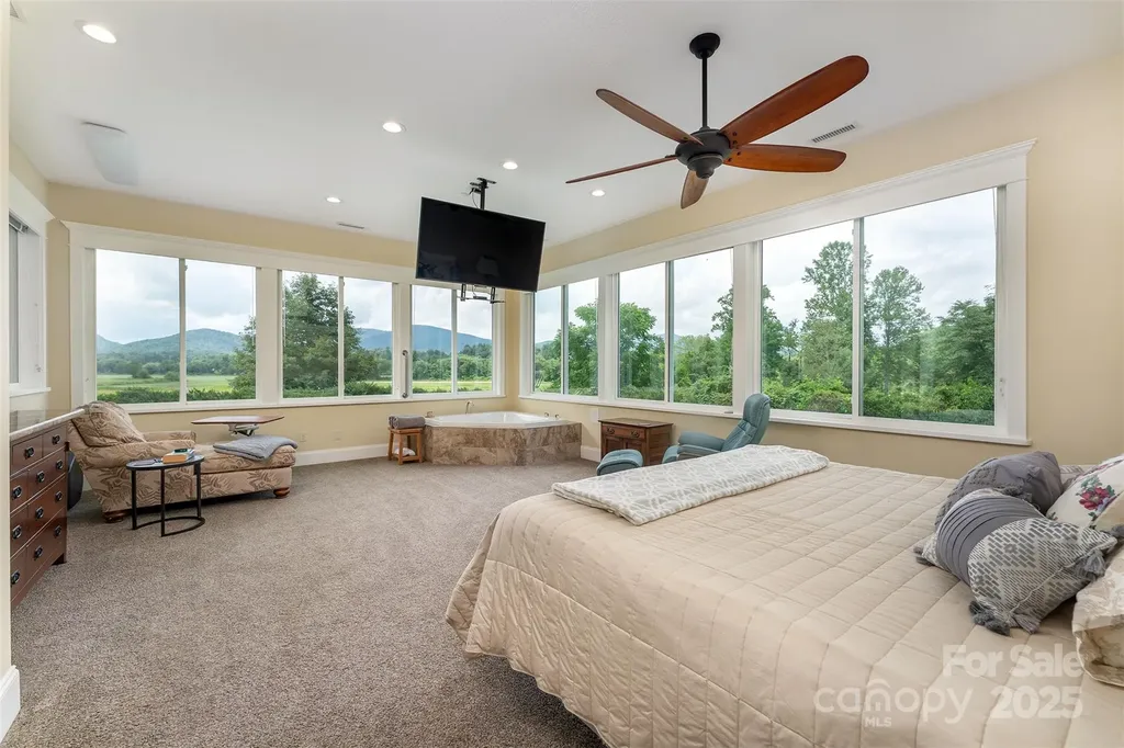 326 Golden Valley Drive Hendersonville NC 28792