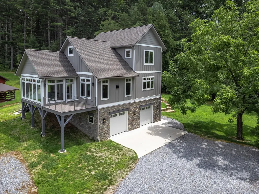 326 Golden Valley Drive Hendersonville NC 28792