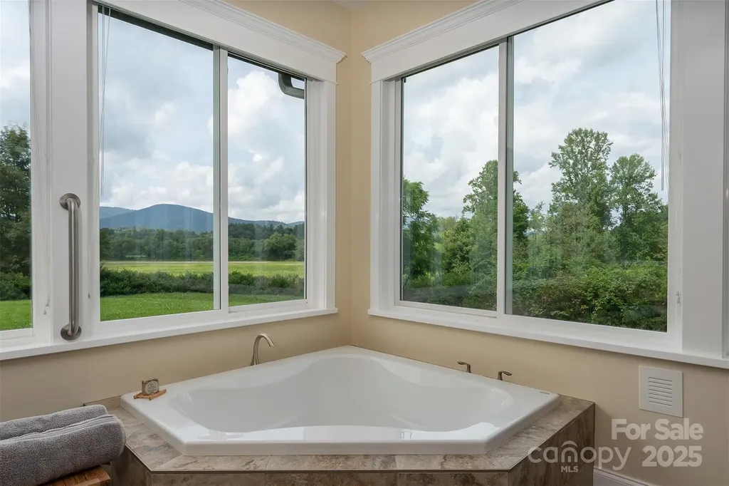 326 Golden Valley Drive Hendersonville NC 28792