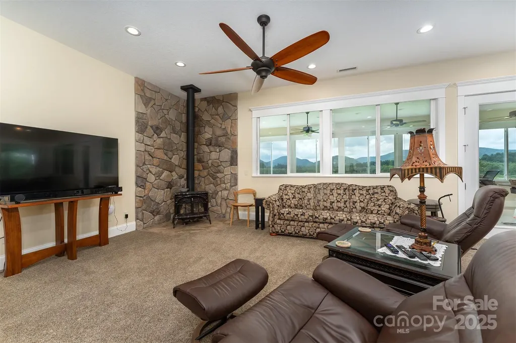 326 Golden Valley Drive Hendersonville NC 28792