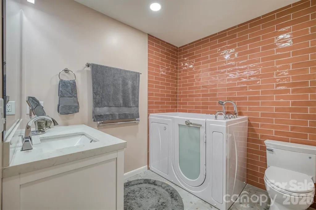 214 Howard Street Morganton NC 28655