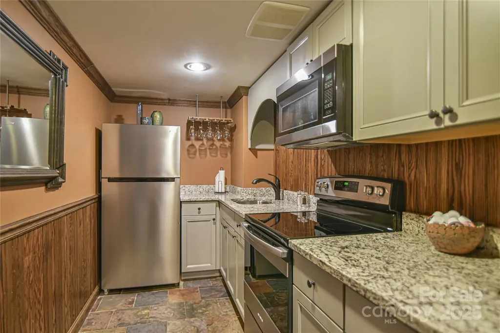 409 North Fork Road Black Mountain NC 28711