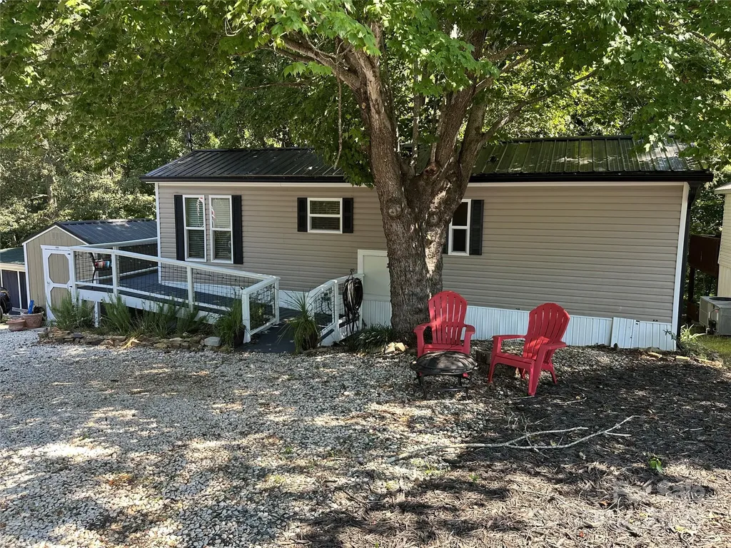 114 Meadowview Circle New London NC 28127