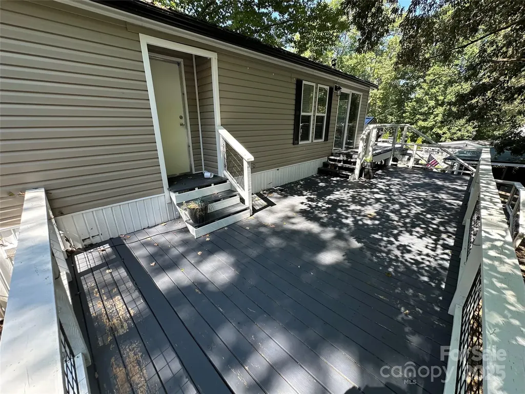 114 Meadowview Circle New London NC 28127