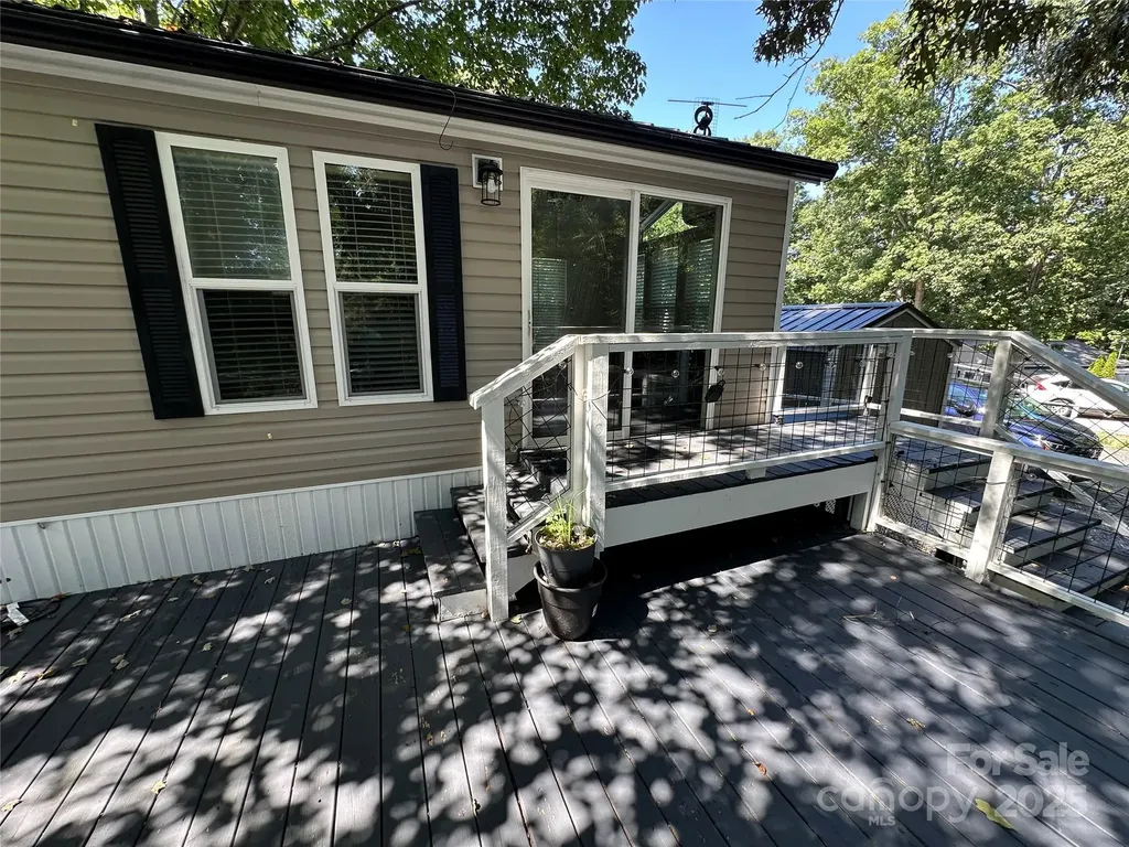 114 Meadowview Circle New London NC 28127