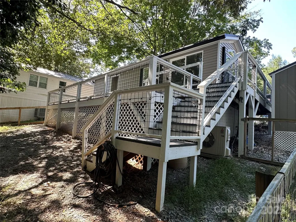 114 Meadowview Circle New London NC 28127
