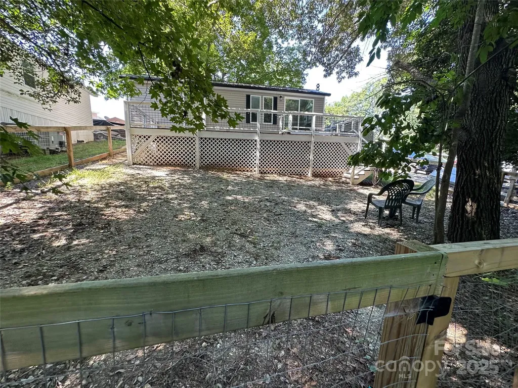 114 Meadowview Circle New London NC 28127