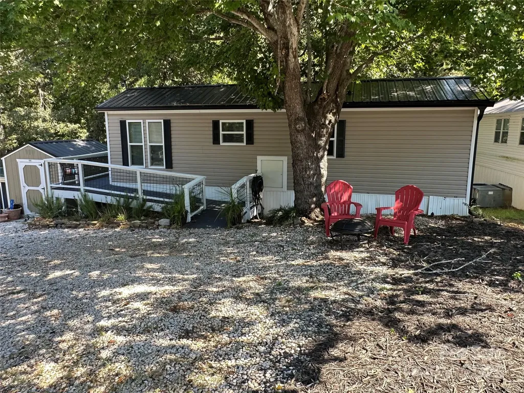 114 Meadowview Circle New London NC 28127