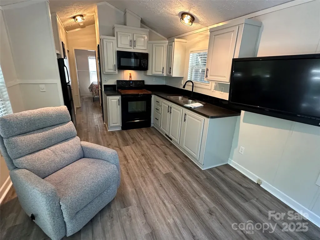 114 Meadowview Circle New London NC 28127