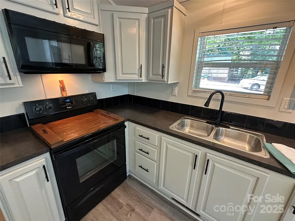 114 Meadowview Circle New London NC 28127