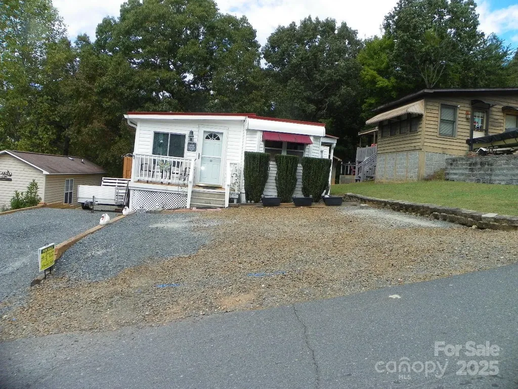 218 Cardinal Drive New London NC 28127