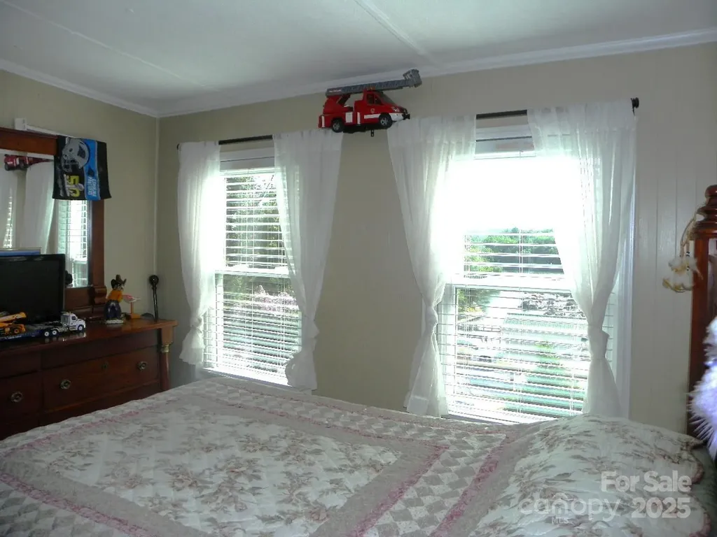 218 Cardinal Drive New London NC 28127