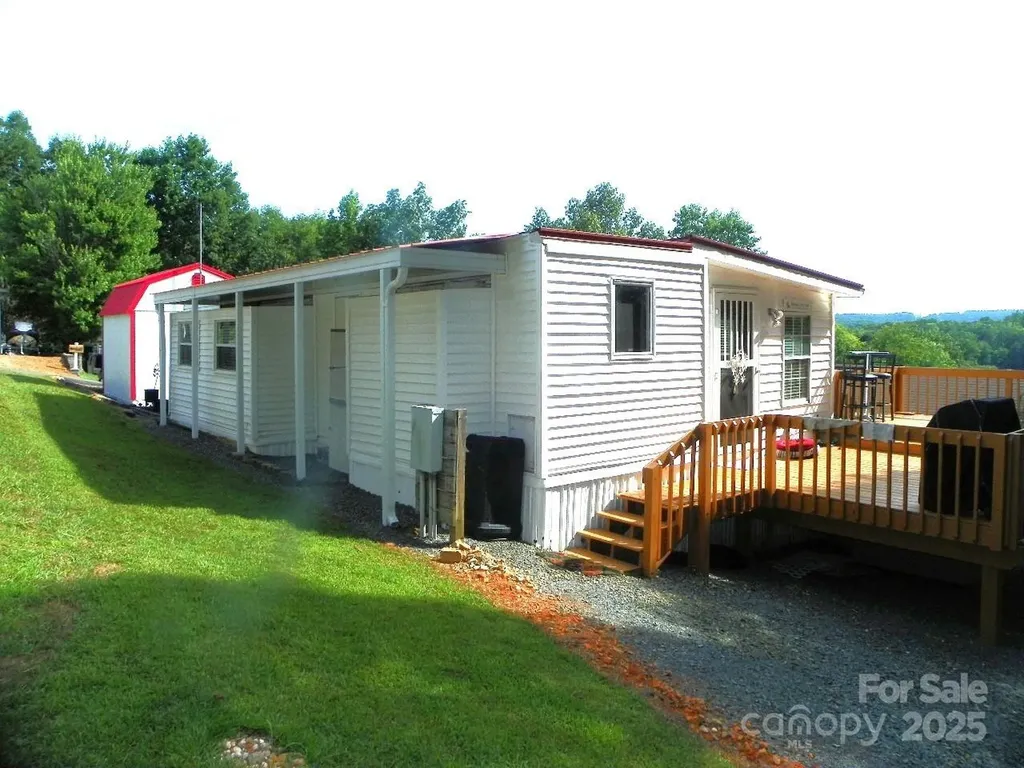 218 Cardinal Drive New London NC 28127